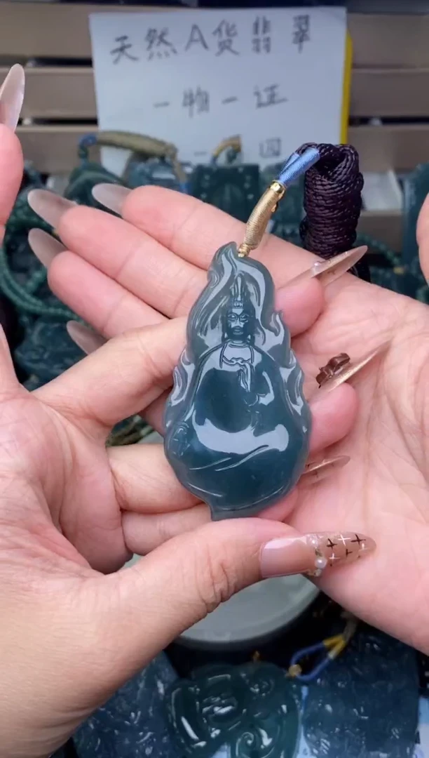 翡翠未镶嵌颈饰