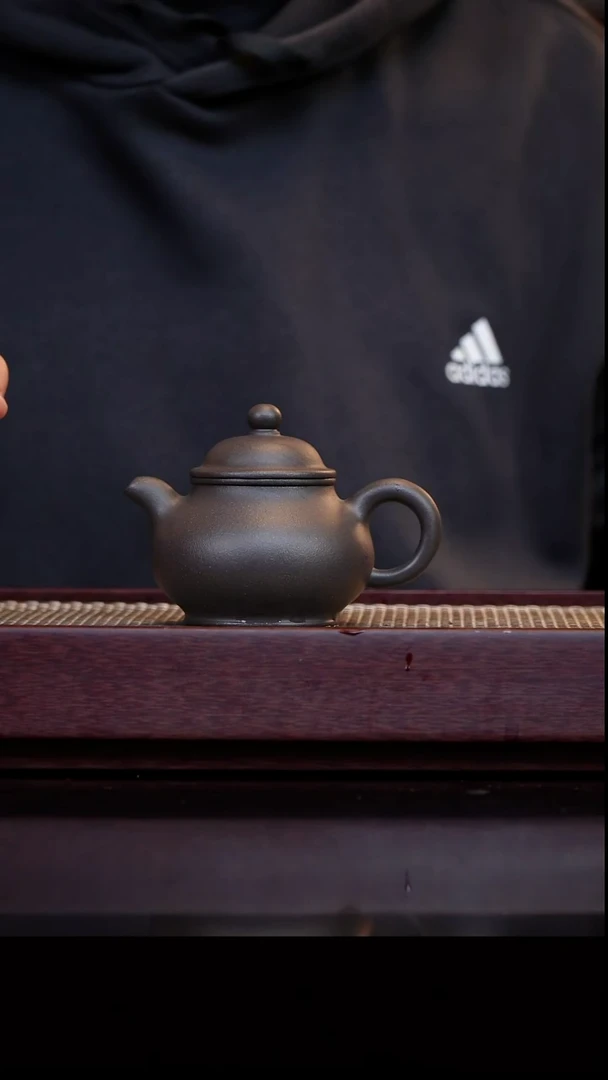 茶壶紫砂大水潭天青-半手高潘150cc