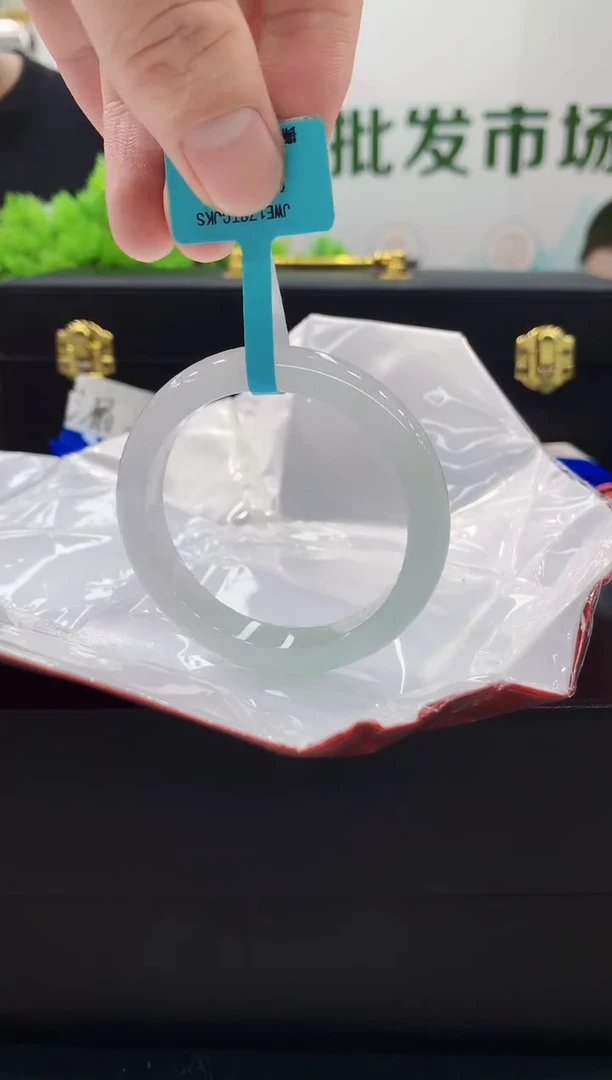 翡翠手镯未镶嵌 手镯