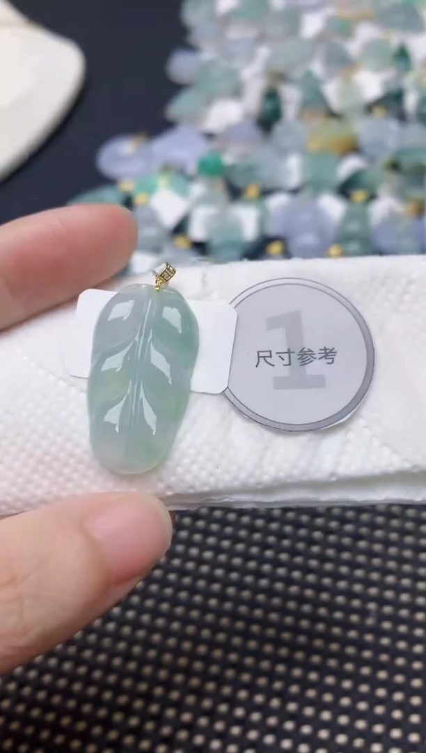 颈饰18K金镶嵌翡翠天然缅甸A货翡翠