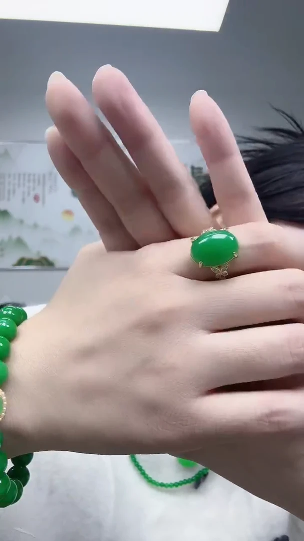 套链未镶嵌翡翠蛋面绿戒指