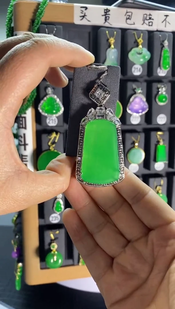 【闪购商品】翡翠耳饰银S925镶嵌212...