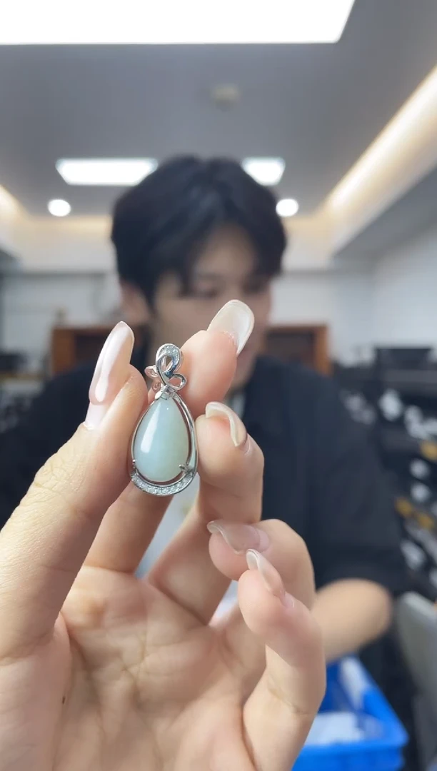 翡翠未镶嵌颈饰多样性一件发货