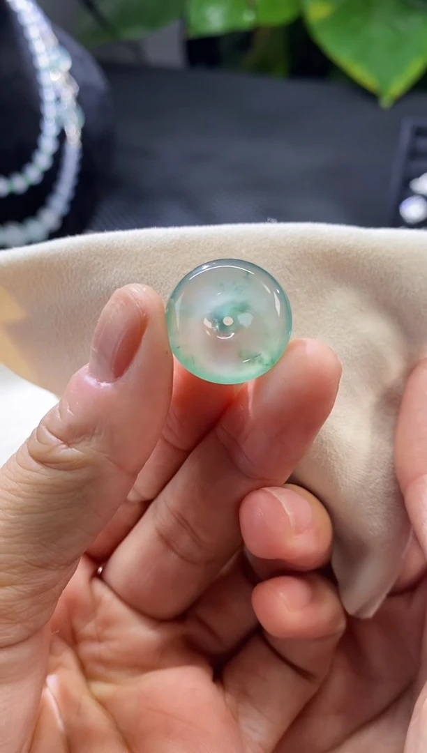 【闪购商品】翡翠挂件未镶嵌精品平安扣