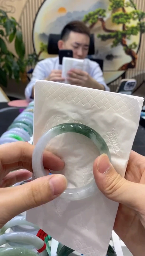翡翠手镯未镶嵌徐****生6235