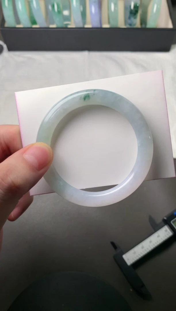 翡翠手镯（圆镯）未镶嵌52.7*8.8*8.6