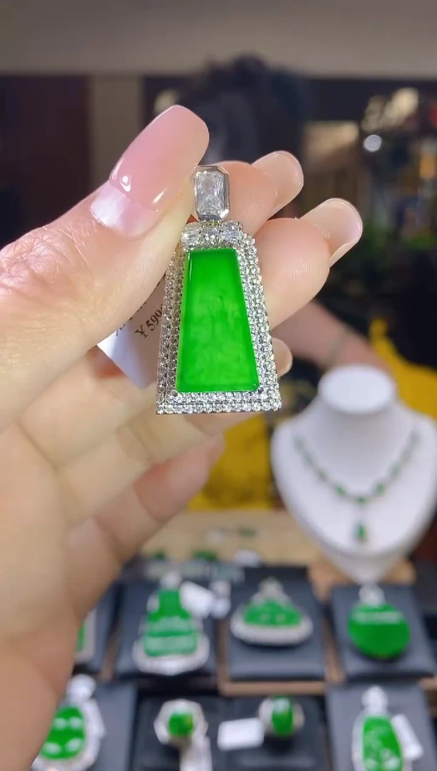 【闪购商品】翡翠吊坠(不含链)未镶嵌翡翠吊坠