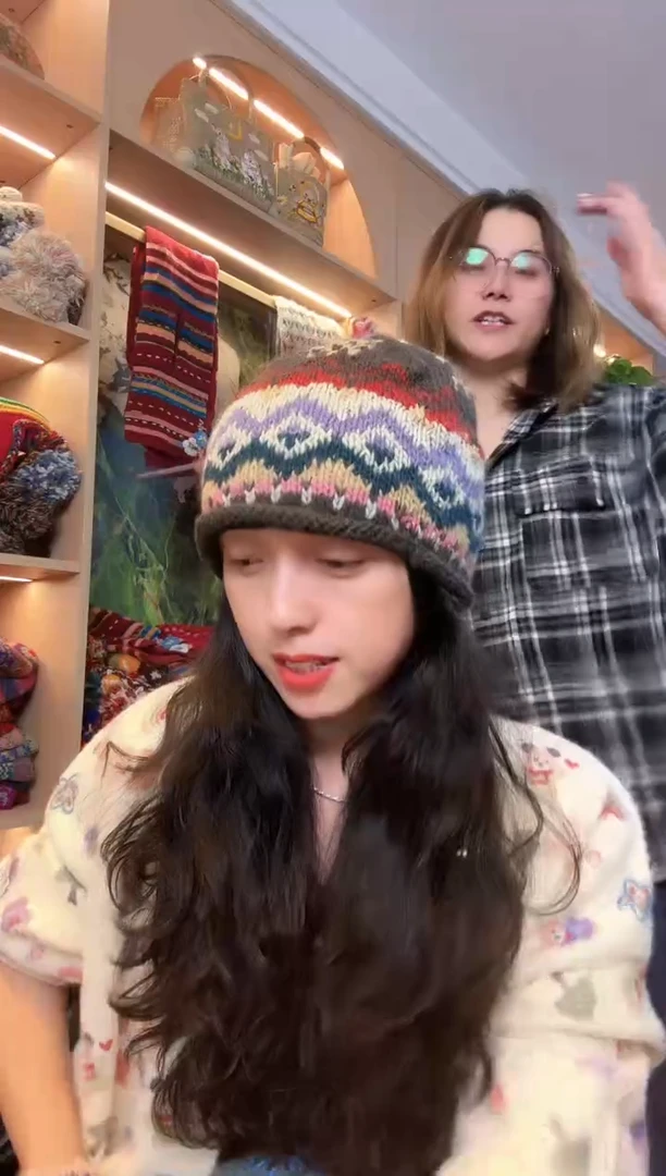 灰色卷边小丸子帽
