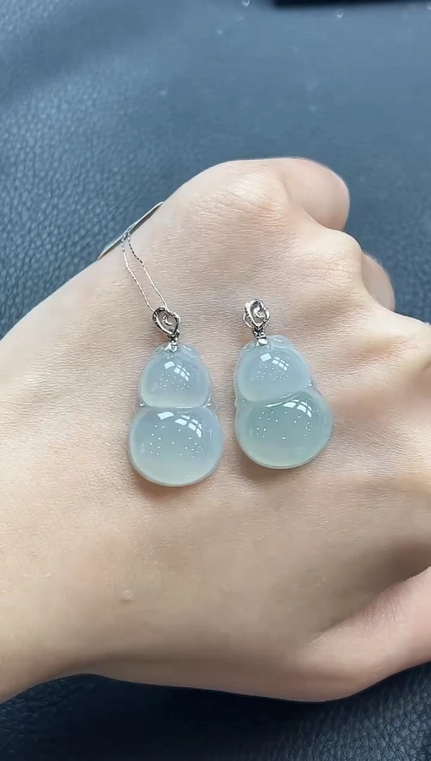 【闪购商品】翡翠颈饰18K金镶嵌葫芦多样性发1件