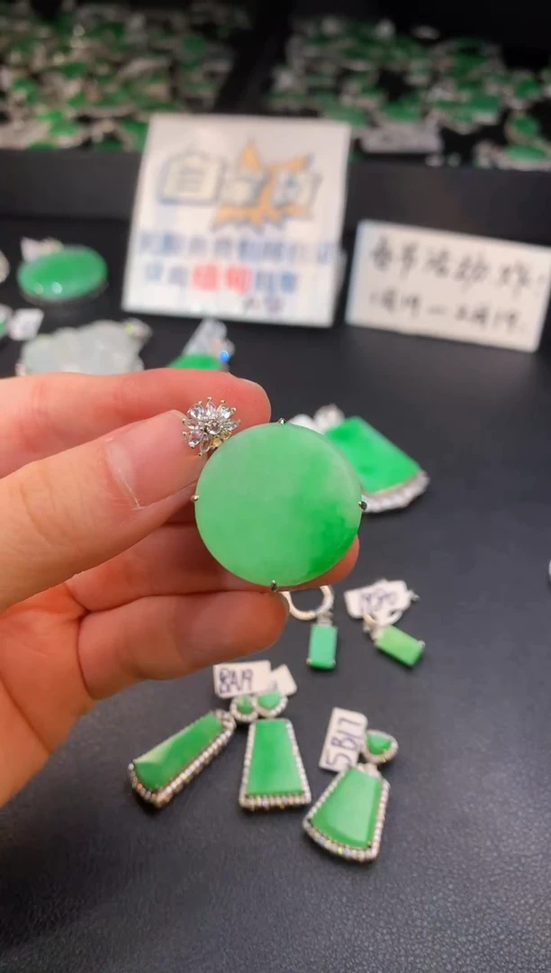 【闪购商品】翡翠颈饰银S925镶嵌翡翠