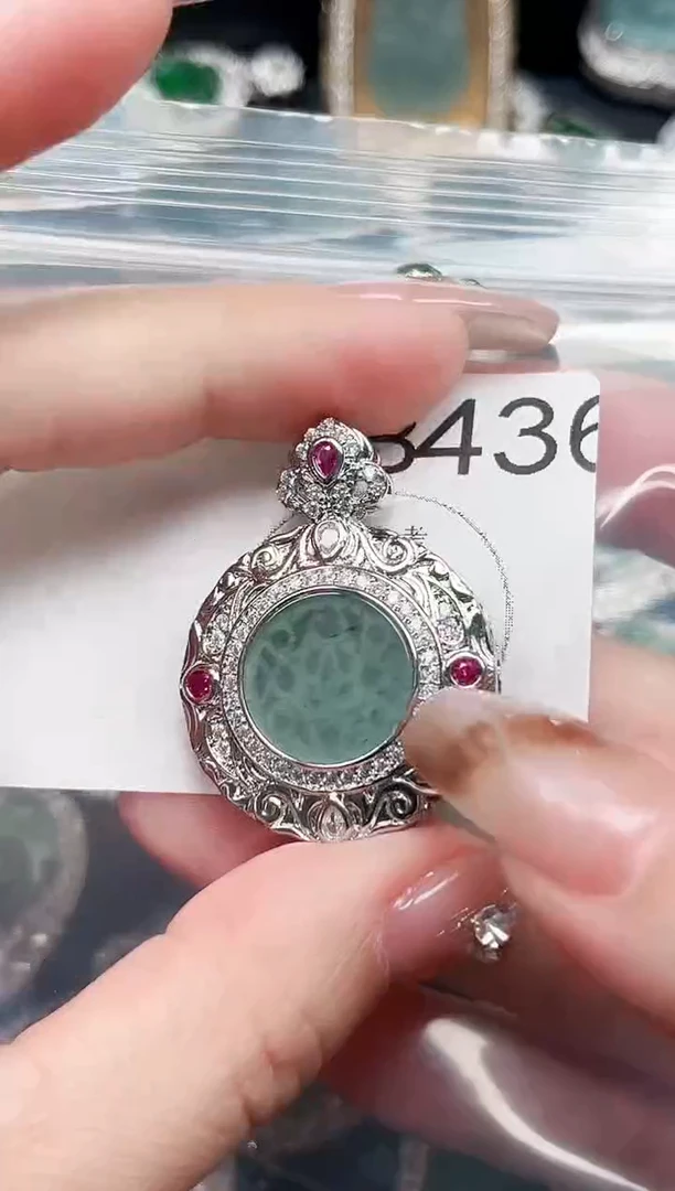 【闪购商品】翡翠颈饰未镶嵌赠皮绳436