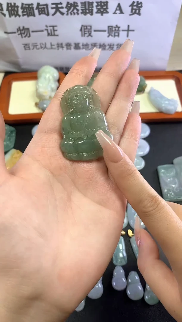 翡翠未镶嵌颈饰1