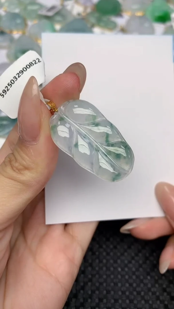 翡翠未镶嵌颈饰天然翡翠a货