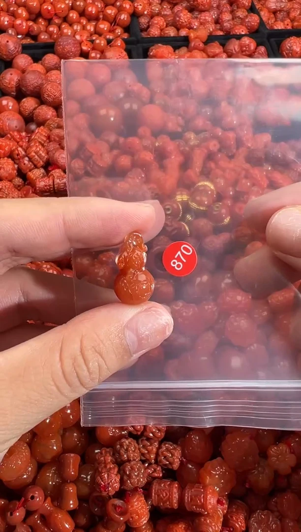 南红玛瑙未镶嵌颈饰1