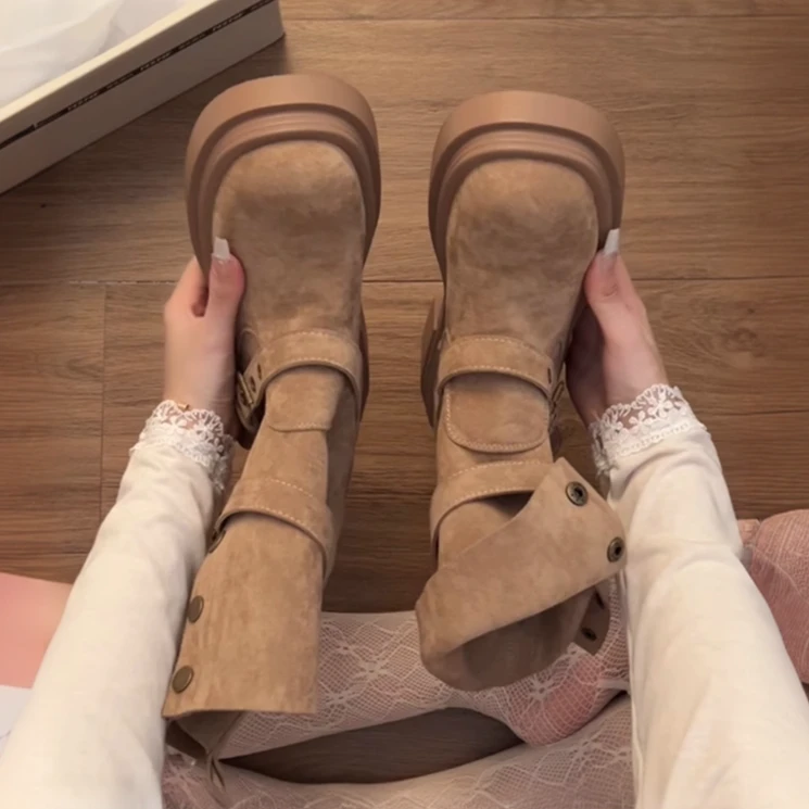 棕色复古英伦风粗跟厚底马丁靴女款2025新款春秋显瘦增高短筒靴子