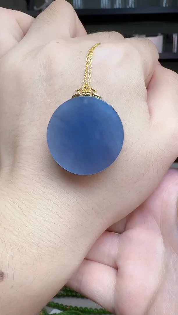 和田玉18K金镶嵌颈饰吊坠