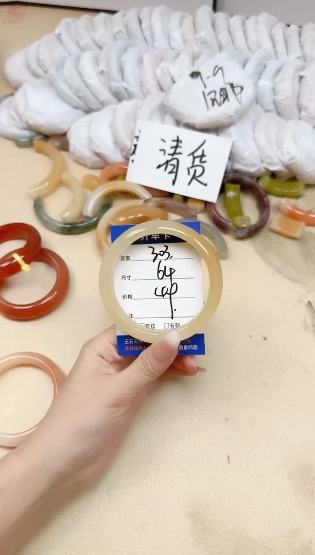 未镶嵌手镯石英质玉303/64
