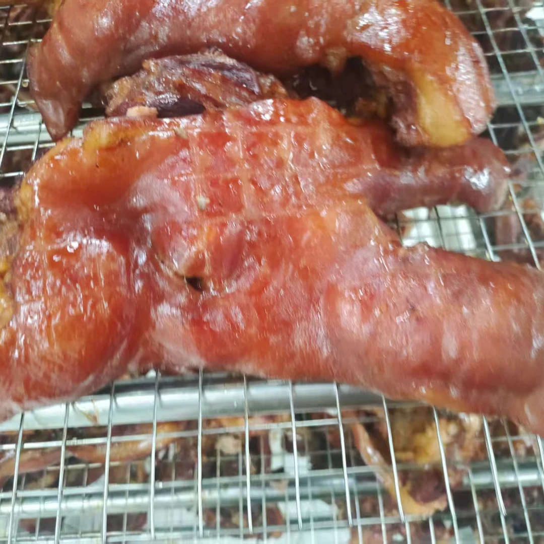 鸿运当头烤五香猪头，香而不腻，土味卤制熏烤，肉质q弹