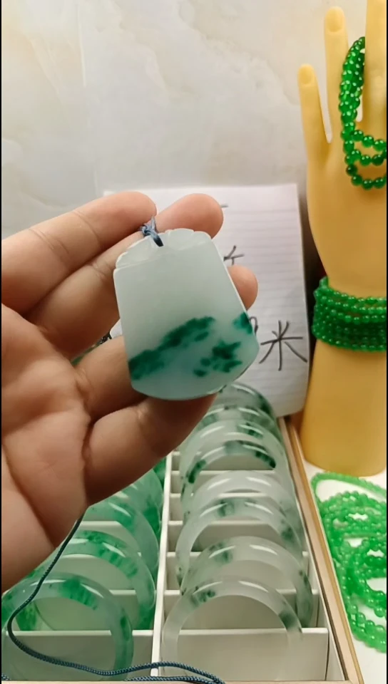 未镶嵌颈饰玛瑙/玉髓无事牌