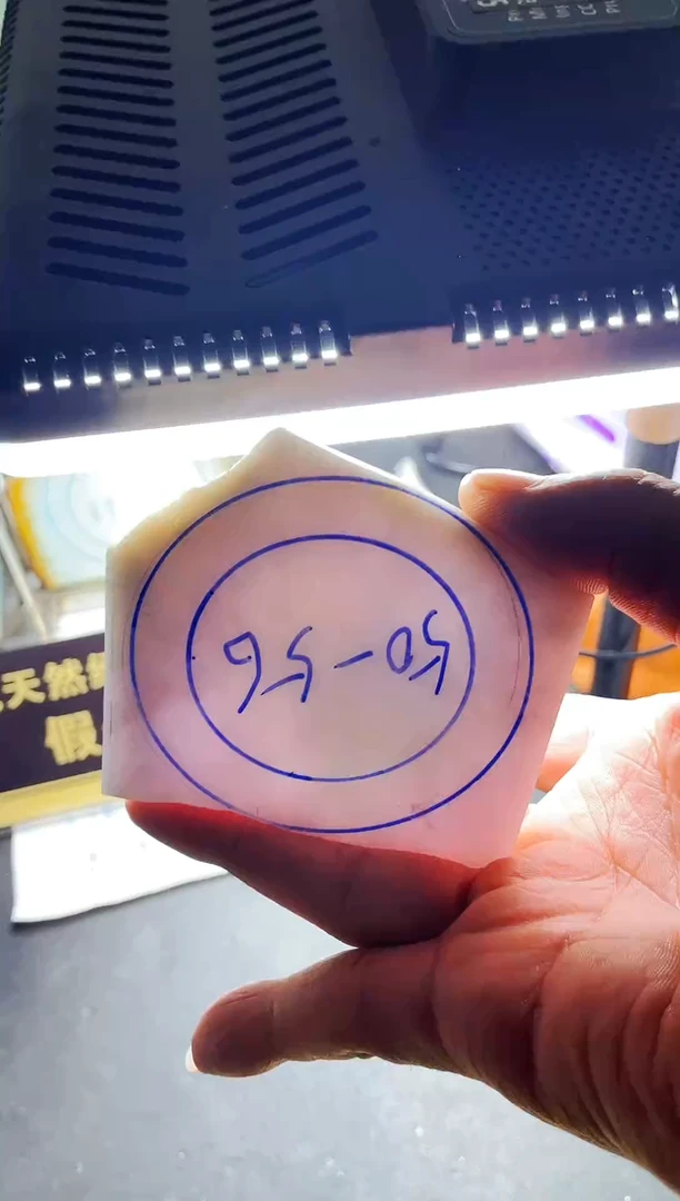 未镶嵌翡翠定制翡翠范****?翡翠