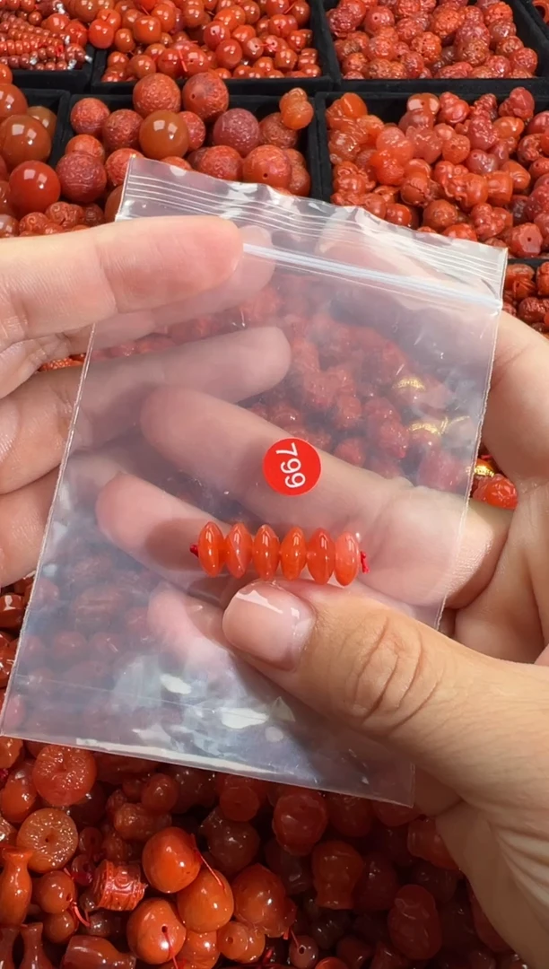 南红玛瑙未镶嵌颈饰1