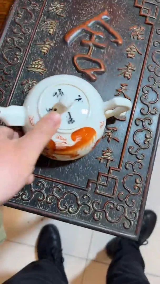 摆件瓷摆件瓷摆件狮子手把壶元蛋形