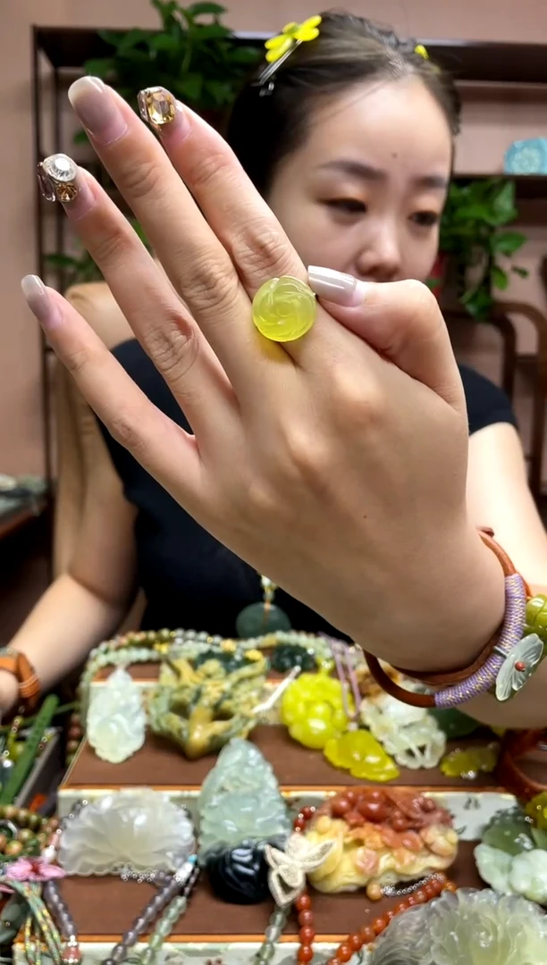 未镶嵌岫玉吊坠多样性发货发其中之一