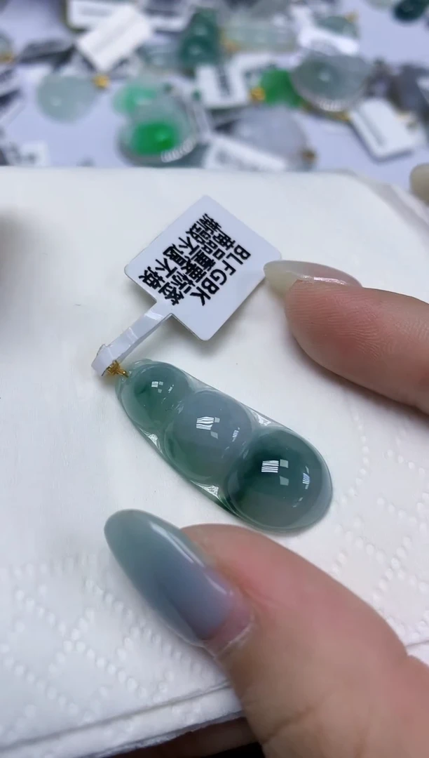 翡翠18K金镶嵌颈饰天然缅甸翡翠A货