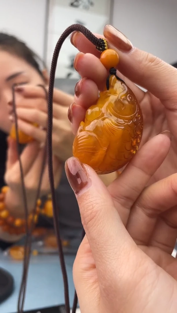 【闪购商品】蜜蜡珠宝奇石未镶嵌020，微瑕配绳假一罚十