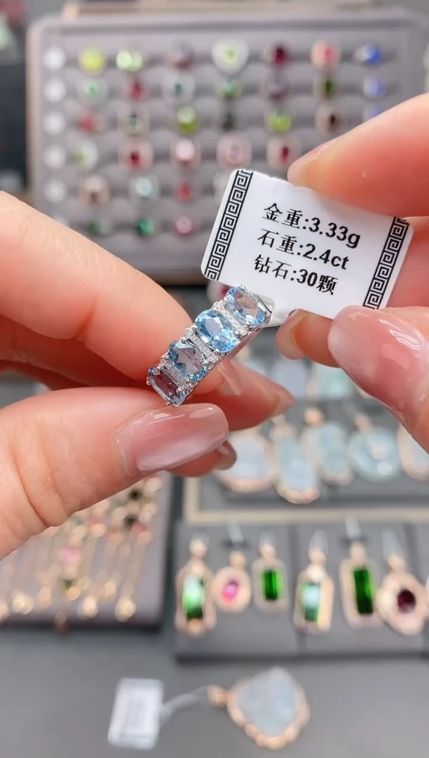 18K金镶嵌戒圈海蓝宝石2.4    配钻