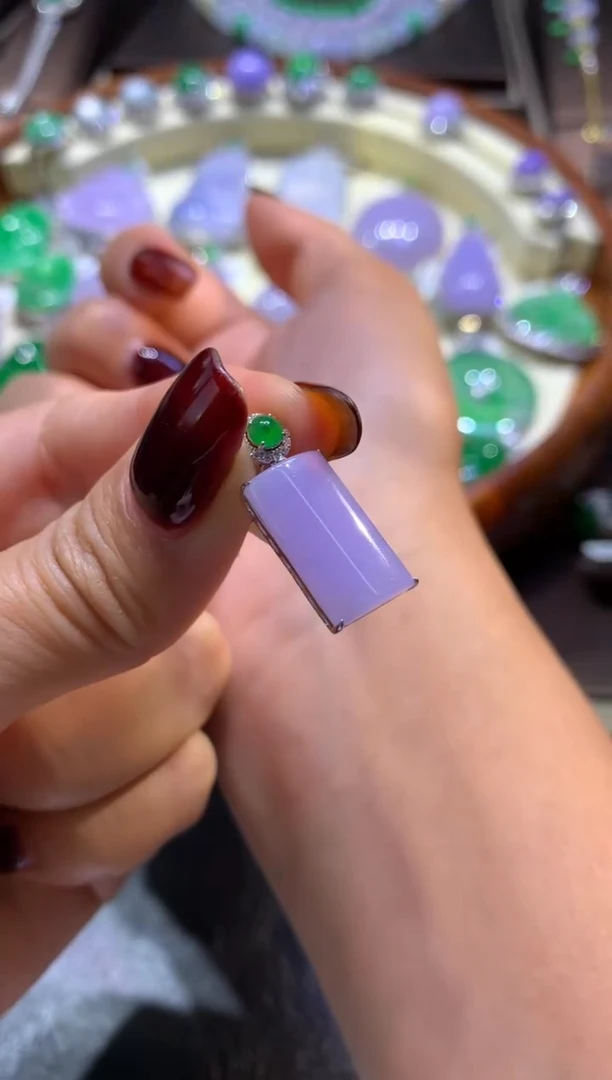 颈饰18K金镶嵌翡翠翡翠吊坠