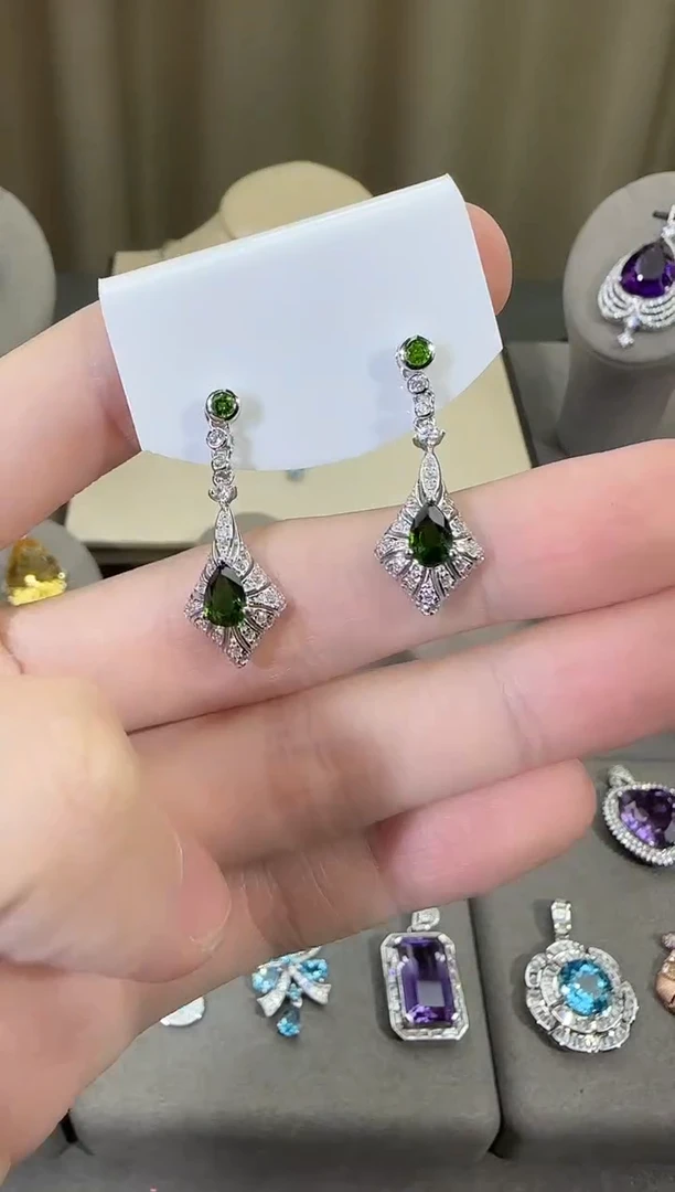 银S925镶嵌透辉石耳坠6*8mm耳坠设计款