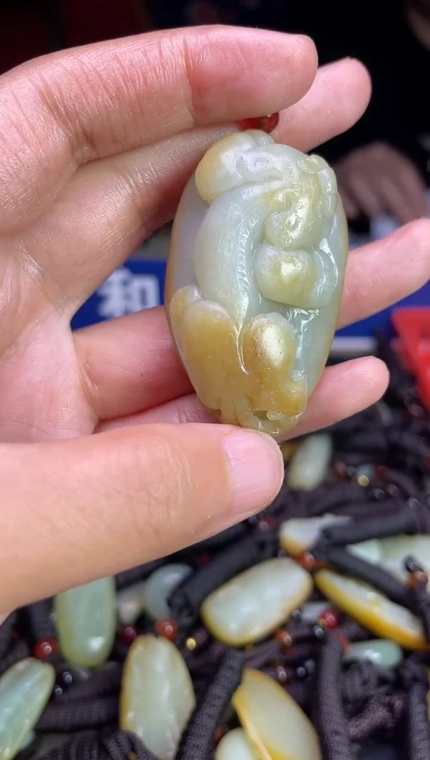 未镶嵌和田玉挂件1