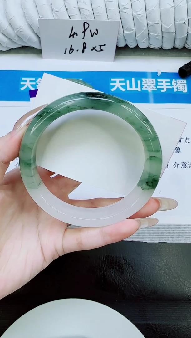 未镶嵌手镯石英质玉304/64.7