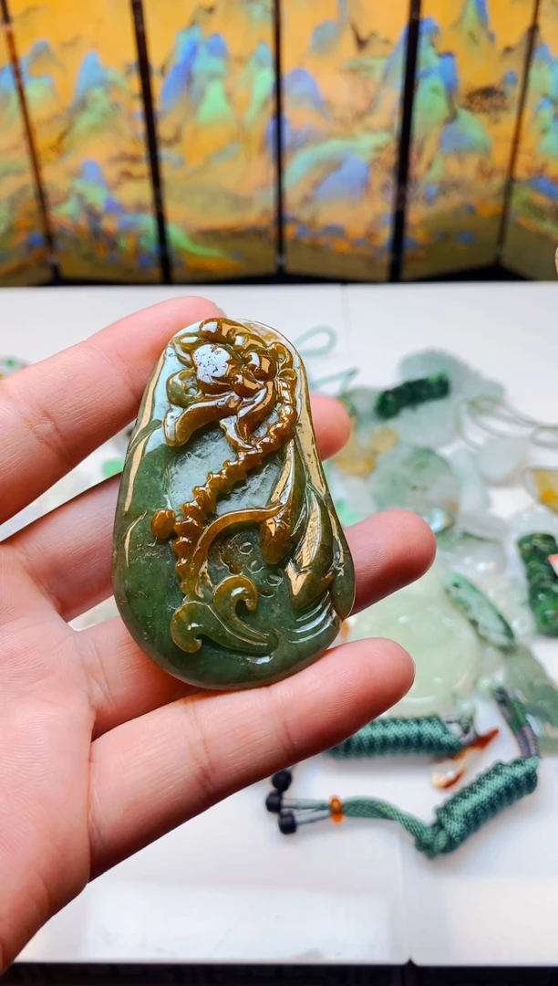 翡翠挂件未镶嵌翡翠