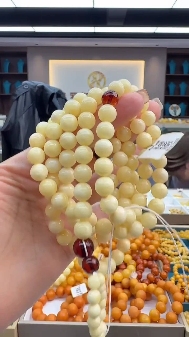 琥珀颈饰未镶嵌102秒拍号 假一罚三