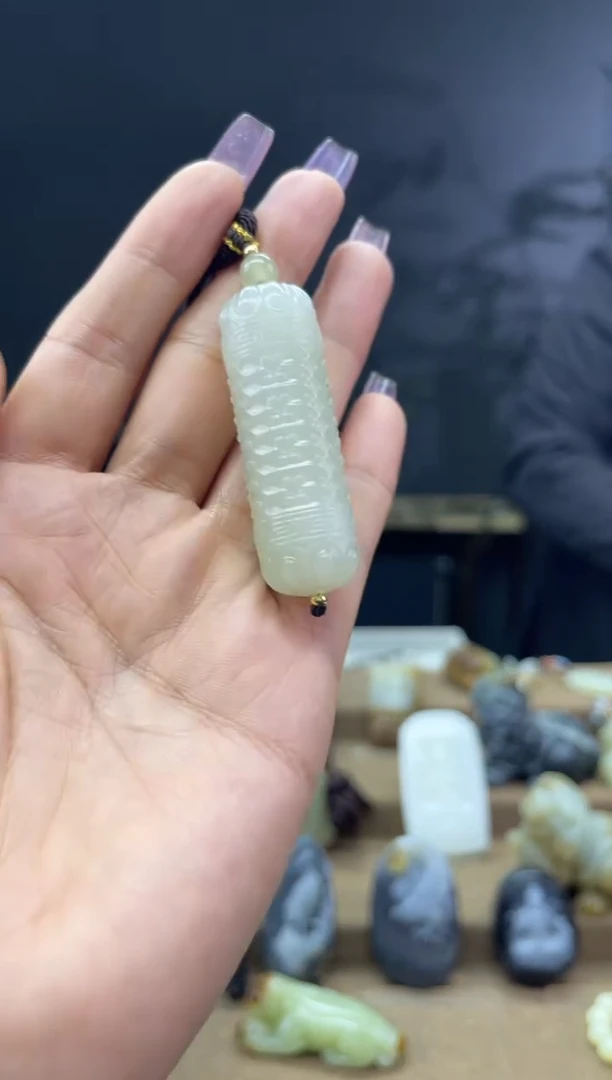 颈饰未镶嵌和田玉1