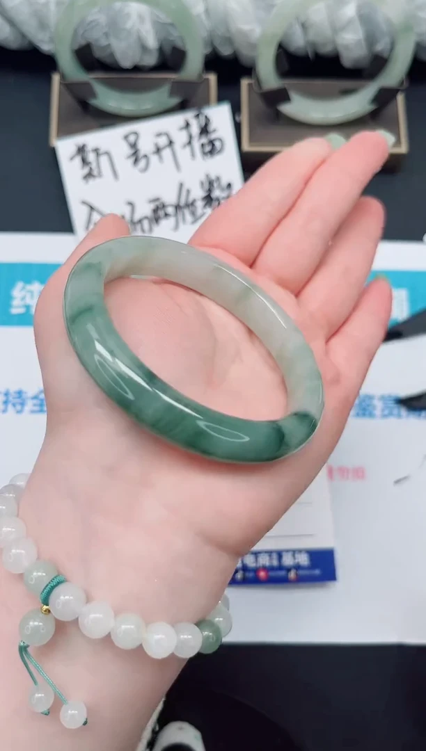 【闪购商品】石英质玉手镯未镶嵌b93