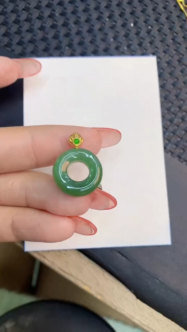 颈饰未镶嵌翡翠1