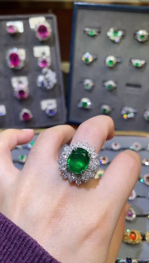 【闪购商品】祖母绿戒指18K金镶嵌5.9ct