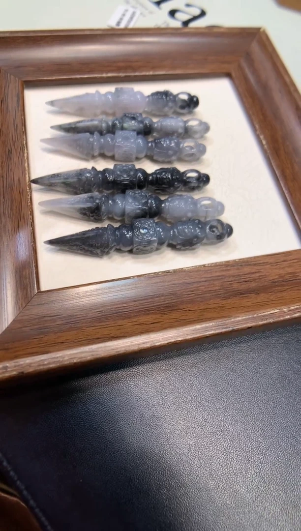 颈饰未镶嵌翡翠杵