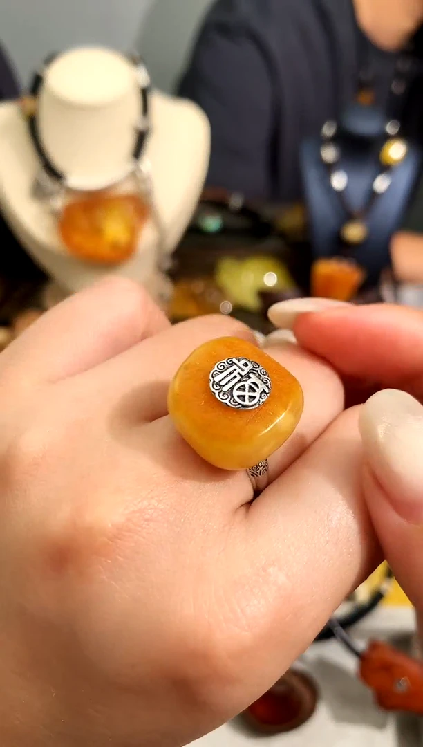 未镶嵌琥珀裸石似玉