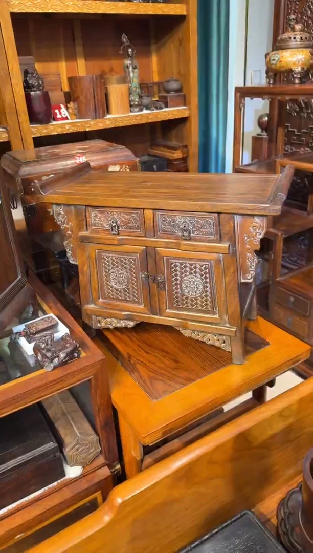 木木头款黄花梨雕刻小蝴蝶柜880