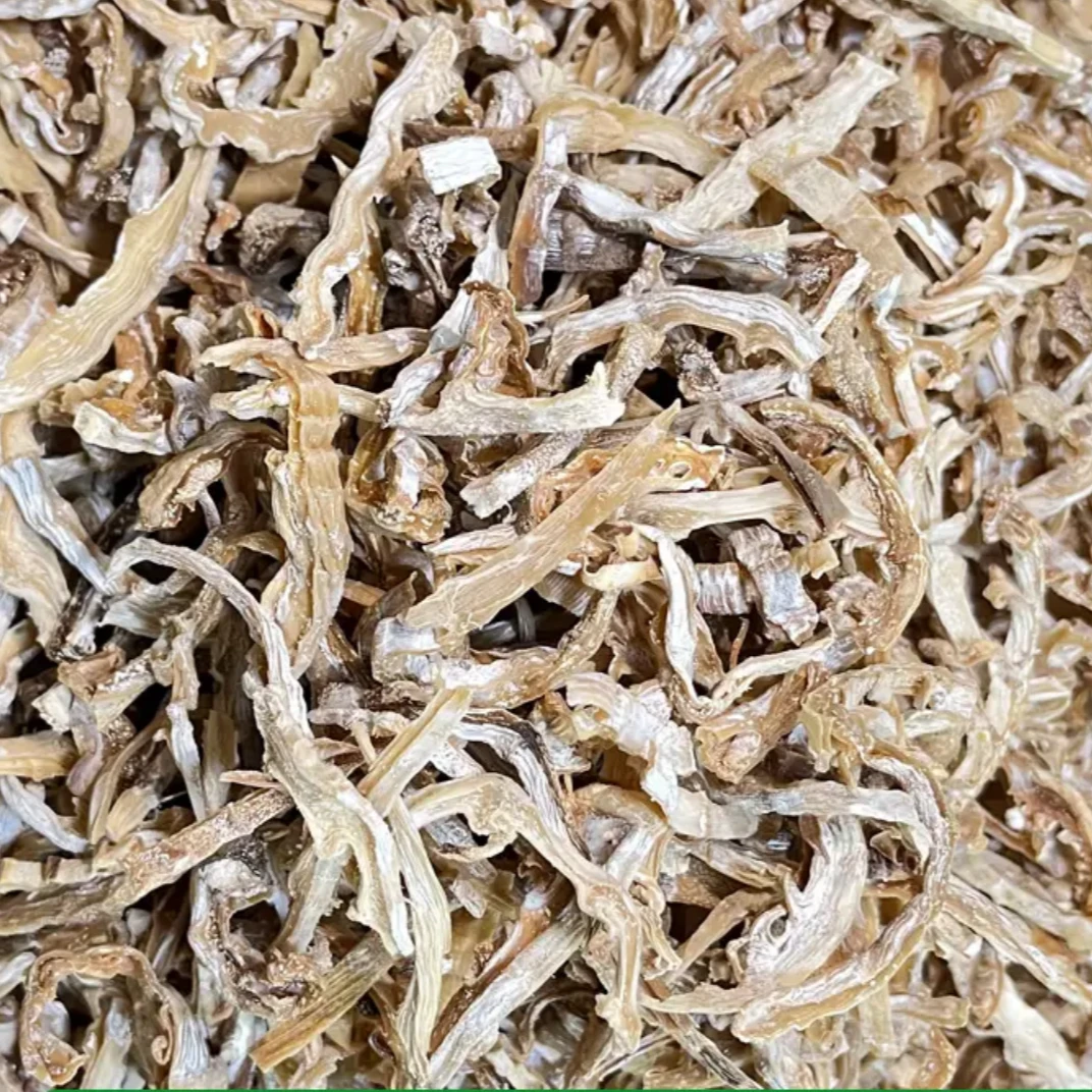 村民自晒 竹笋干现场称重改价