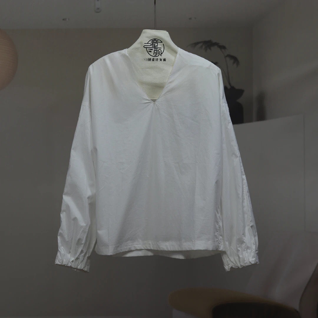 【8934】高品质原创设计白色时尚百搭V领上衣南