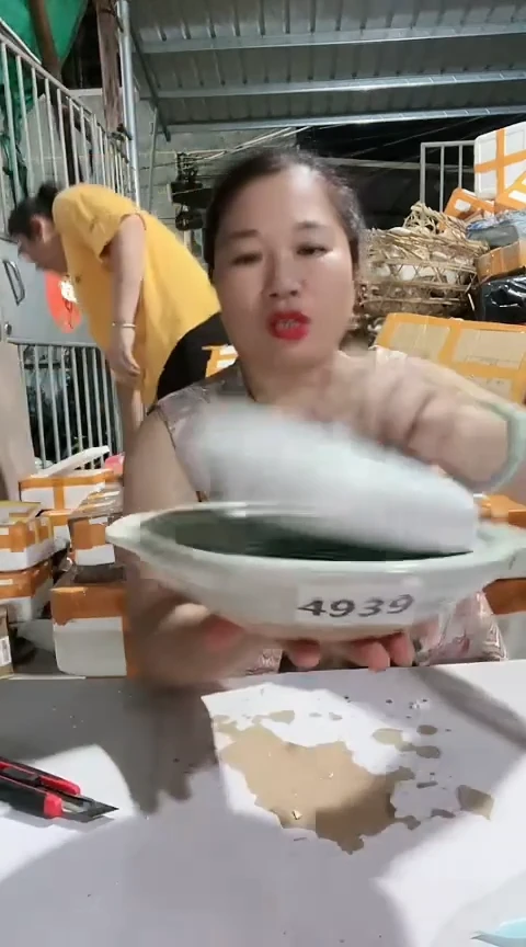 4939瑕疵白色浅煲带盖