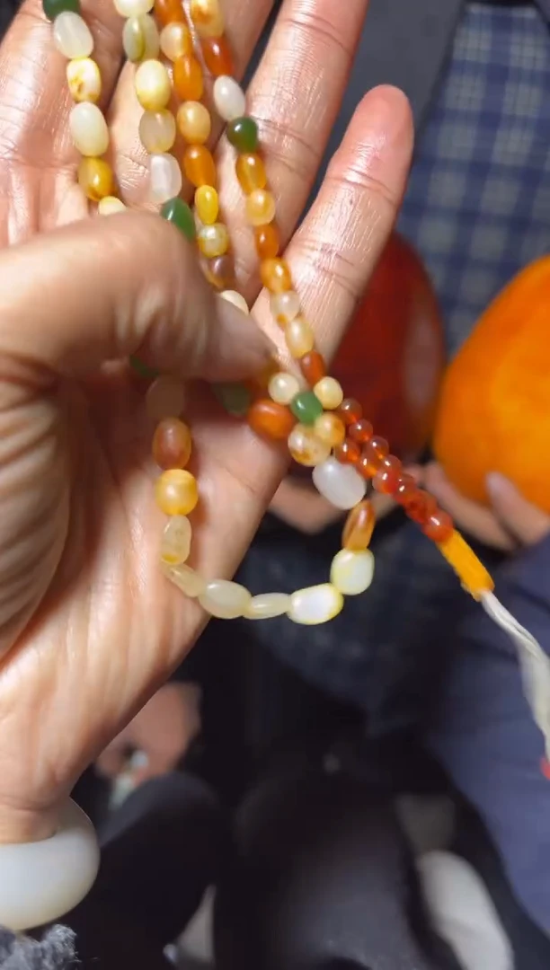 颈饰未镶嵌和田玉（青白玉）6