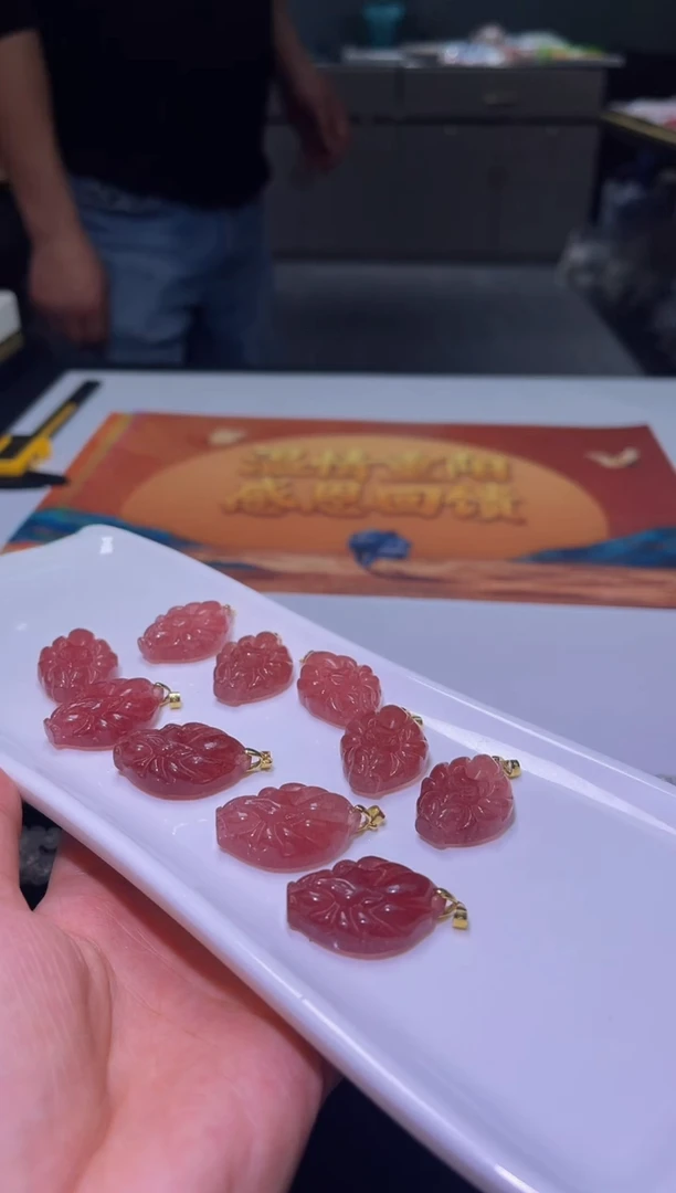 颈饰未镶嵌石英岩玉J004-草莓晶狐仙吊坠-多样性发其一