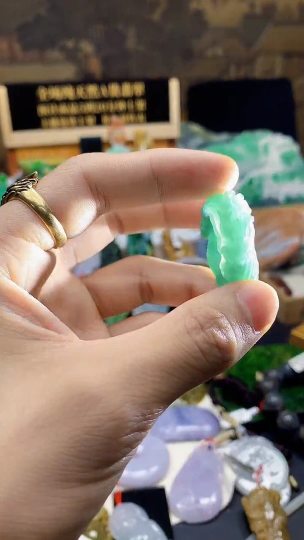 颈饰未镶嵌翡翠天然A货翡翠