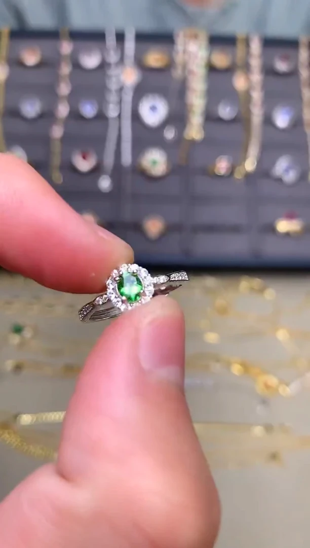 银S925镶嵌戒指石榴石（沙弗莱）戒指